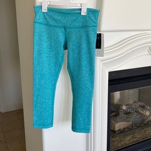 Lululemon winder under crop iii . Size 8